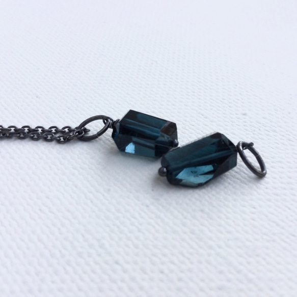 【燻し銀x LondonBlueTopaz】大粒でレアなタンブルカット一粒ロンドンブルートパーズ 3枚目の画像