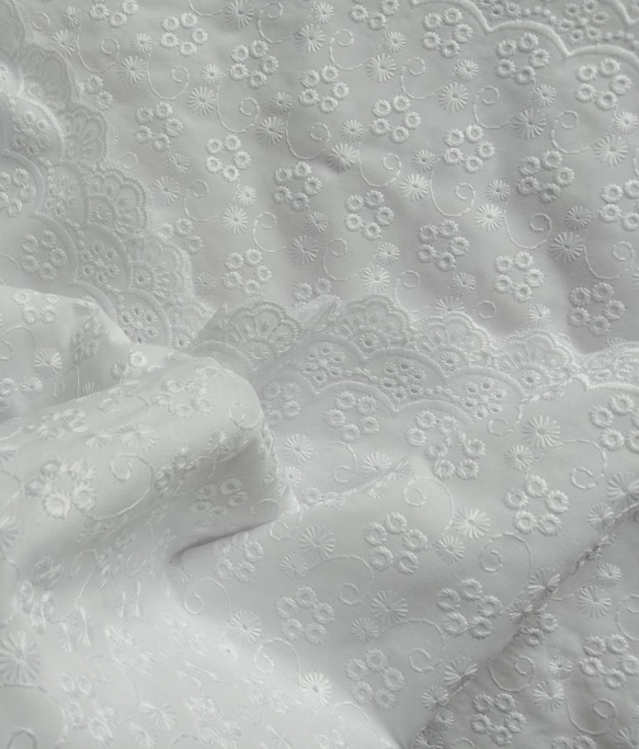 【SALE 15%off】コットン レース 刺繍 生地 布 スカラップ刺繍 110×50cm ホワイト 花刺繍 2枚目の画像