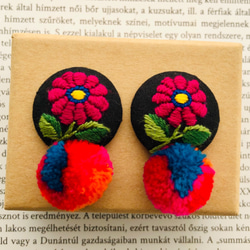 ハンガリー刺繍 お花ポンポンイヤリングorピアス　flowers embroidered pompom earrings 1枚目の画像