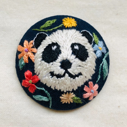 パンダとお花刺繍ブローチ/ヘアゴム　panda flowers hand embroidery hairgum 1枚目の画像