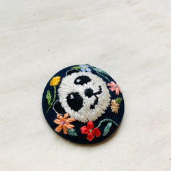 パンダとお花刺繍ブローチ/ヘアゴム　panda flowers hand embroidery hairgum 2枚目の画像