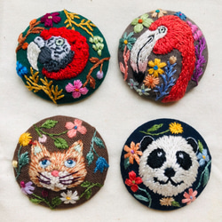 パンダとお花刺繍ブローチ/ヘアゴム　panda flowers hand embroidery hairgum 4枚目の画像