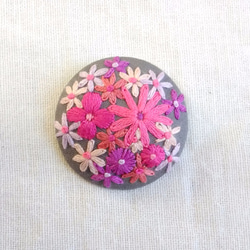pink flower hand embroidery brooch 第1張的照片