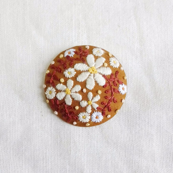 flower hand embroidery brooch 第1張的照片