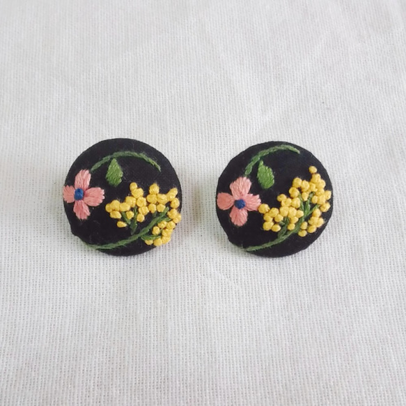 //light&cute// flower handembroidery earrings 第1張的照片