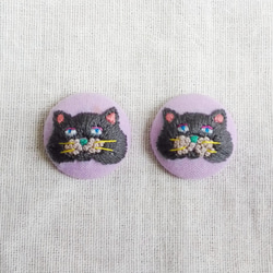 //semi-order// cat handembroidery earrings 第1張的照片