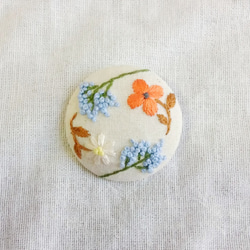 sweet flower embroidery brooch 第1張的照片