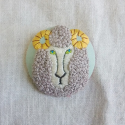 sheep hand embroidery brooch 第1張的照片