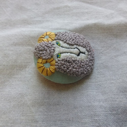 sheep hand embroidery brooch 第2張的照片