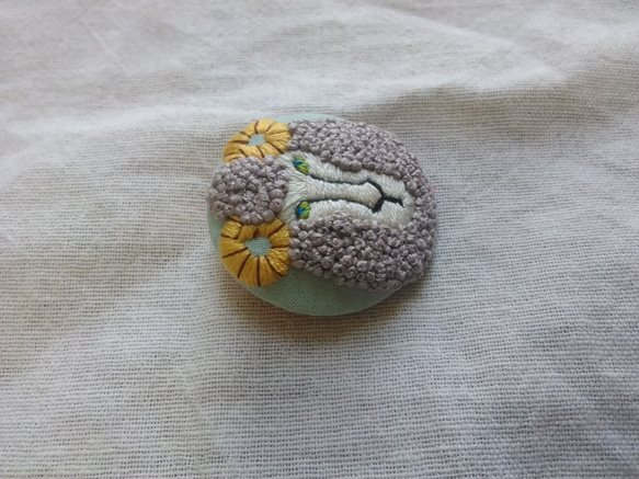 sheep hand embroidery brooch 第2張的照片