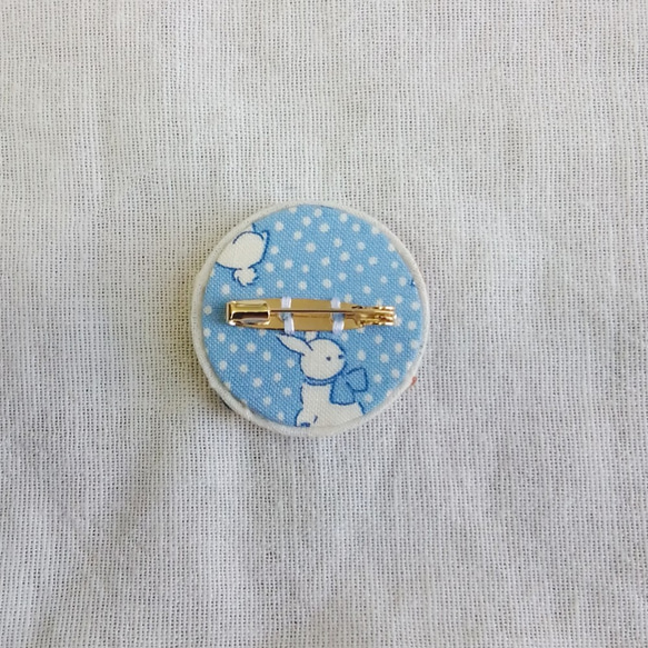 deep blue flower hand embroidery brooch 第2張的照片