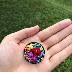 colorful flower hand embroidery brooch 第1張的照片