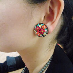 "semi-order" black flower embroidery earrings 第4張的照片