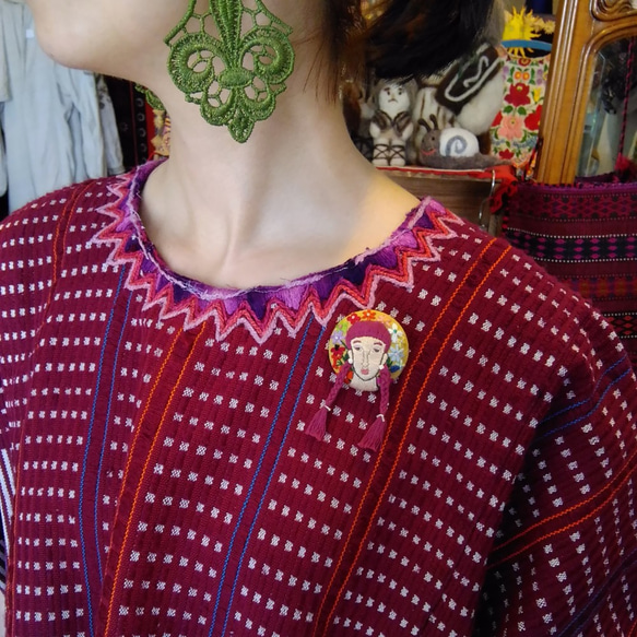 冬天的小姐手刺繍胸針 girl hand embroidery brooch 第2張的照片