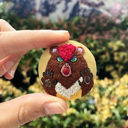 熊手刺繍胸針 bear hand embroidery brooch 第1張的照片