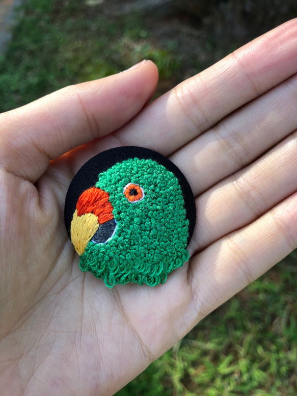 緑色的鳥手刺繍胸針 green bird hand embroidery brooch 第2張的照片