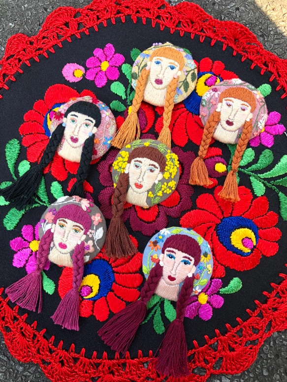 小姐的手刺繍胸針 braid hair girl hand embroidery brooch 第3張的照片