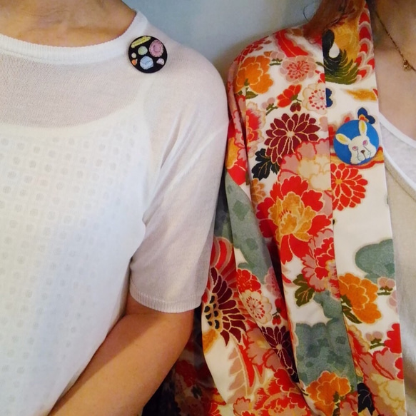 cat＆flower hand embroidery brooch 三毛猫跟花 第2張的照片