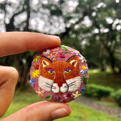 狐狸跟花手刺繍胸針 fox and flower hand embroidery brooch 第1張的照片
