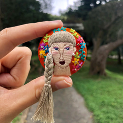 小姐的手刺繍胸針 braid hair girl hand embroidery brooch 第1張的照片