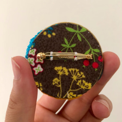 parrot hand embroidery brooch 第5張的照片