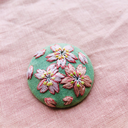 日本境內免費送貨**手工刺繡胸針**櫻桃胸針，花朵胸針，粉紅色 第2張的照片