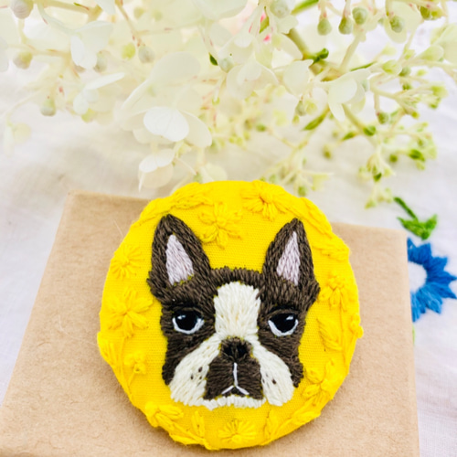 刺繍　ビーズ　ブローチ　ボストンテリア　ハンドメイド ボストンテリアのブローチ ビーズ刺繍 おしゃれな男性にもおすすめ