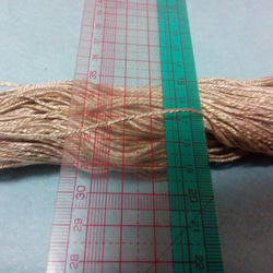手紡ぎ糸 桜染め シルク 2枚目の画像