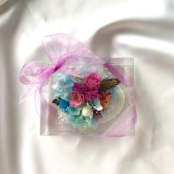 プレゼントに！爽やかブルー&パープルのお花たちのクリアボックス 4枚目の画像