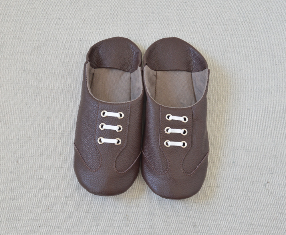 革のルームシューズ　スニーカー風　こげ茶　［受注製作］