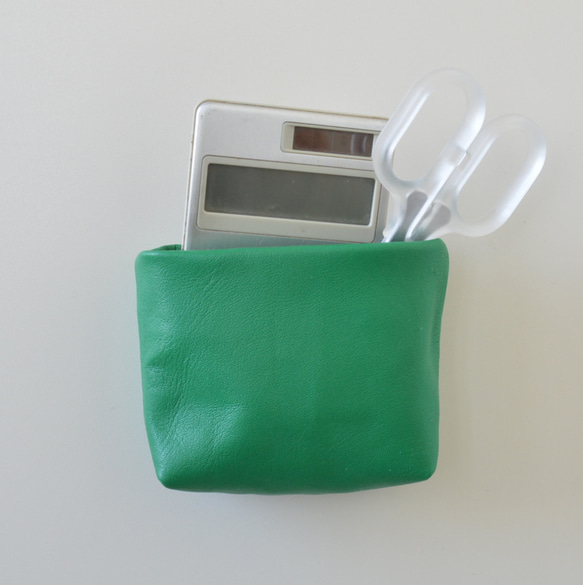 ［受注製作］マグネット付き 本革小物入れ Sサイズ 筆記用具入れにも＊緑＊ 1枚目の画像