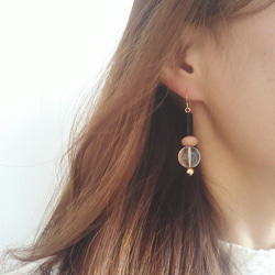 【アシンメトリーシリーズ】clear × whitewood vintage pierce、earring 2枚目の画像