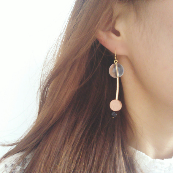 【アシンメトリーシリーズ】clear × whitewood vintage pierce、earring 3枚目の画像