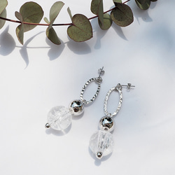 裂紋珠子和銀戒指耳環，耳環 第1張的照片
