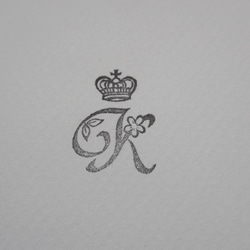 crown initial 第3張的照片