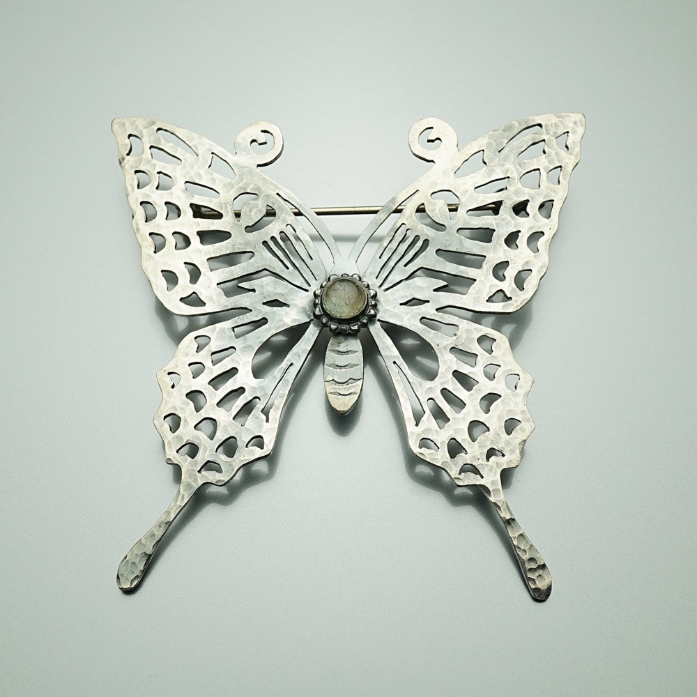 揚羽蝶のシルバーブローチ（大）