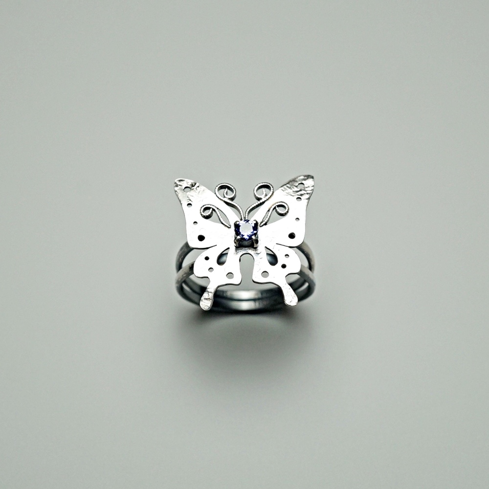 揚羽蝶のシルバーリング（小・アイオライト）