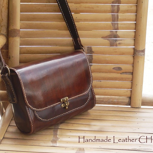 茶色のレザーショルダーバッグ ショルダーバッグ Chet-Leather 通販 ...