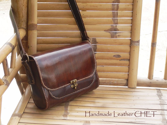 茶色のレザーショルダーバッグ ショルダーバッグ Chet-Leather 通販 ...