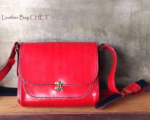 真っ赤なショルダーバッグ ショルダーバッグ Chet-Leather 通販