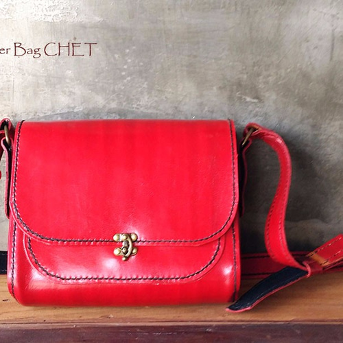 真っ赤なショルダーバッグ ショルダーバッグ Chet-Leather 通販
