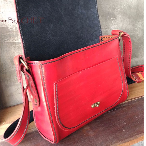真っ赤なショルダーバッグ ショルダーバッグ Chet-Leather 通販