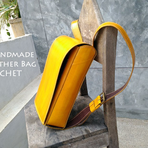 スリムなレザーバックパック・イエロー リュック・バックパック Chet