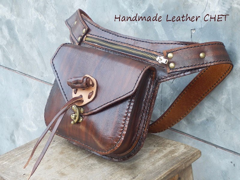 茶色のレザーウエストバッグ・しっかり固めのヌメ革製