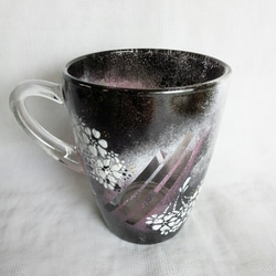 ホットもOK!白い花束（紫）のマグカップ 3枚目の画像