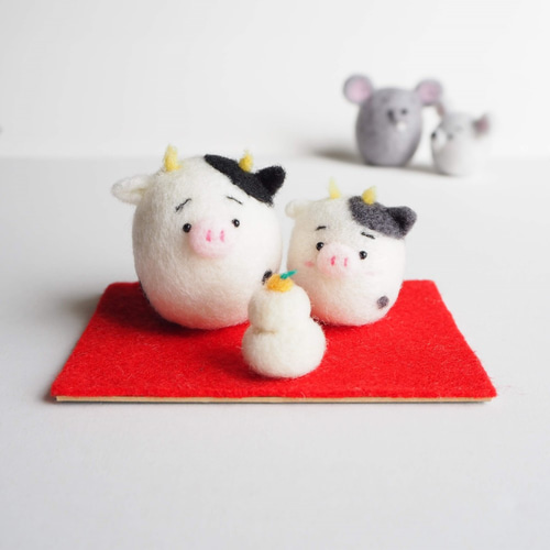 公式の店舗 受注製作】まゆ牛親子(単品) 羊毛フェルト 鏡餅 kumakoro 通販 その他