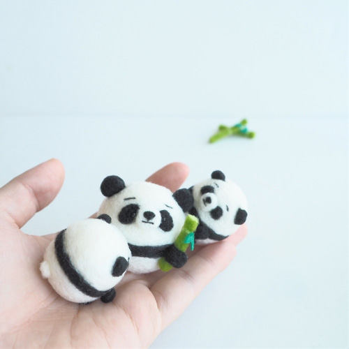 くりてん様 専用 羊毛フェルト 作品 ゆず湯でまったり & 蛇使いのパンダ