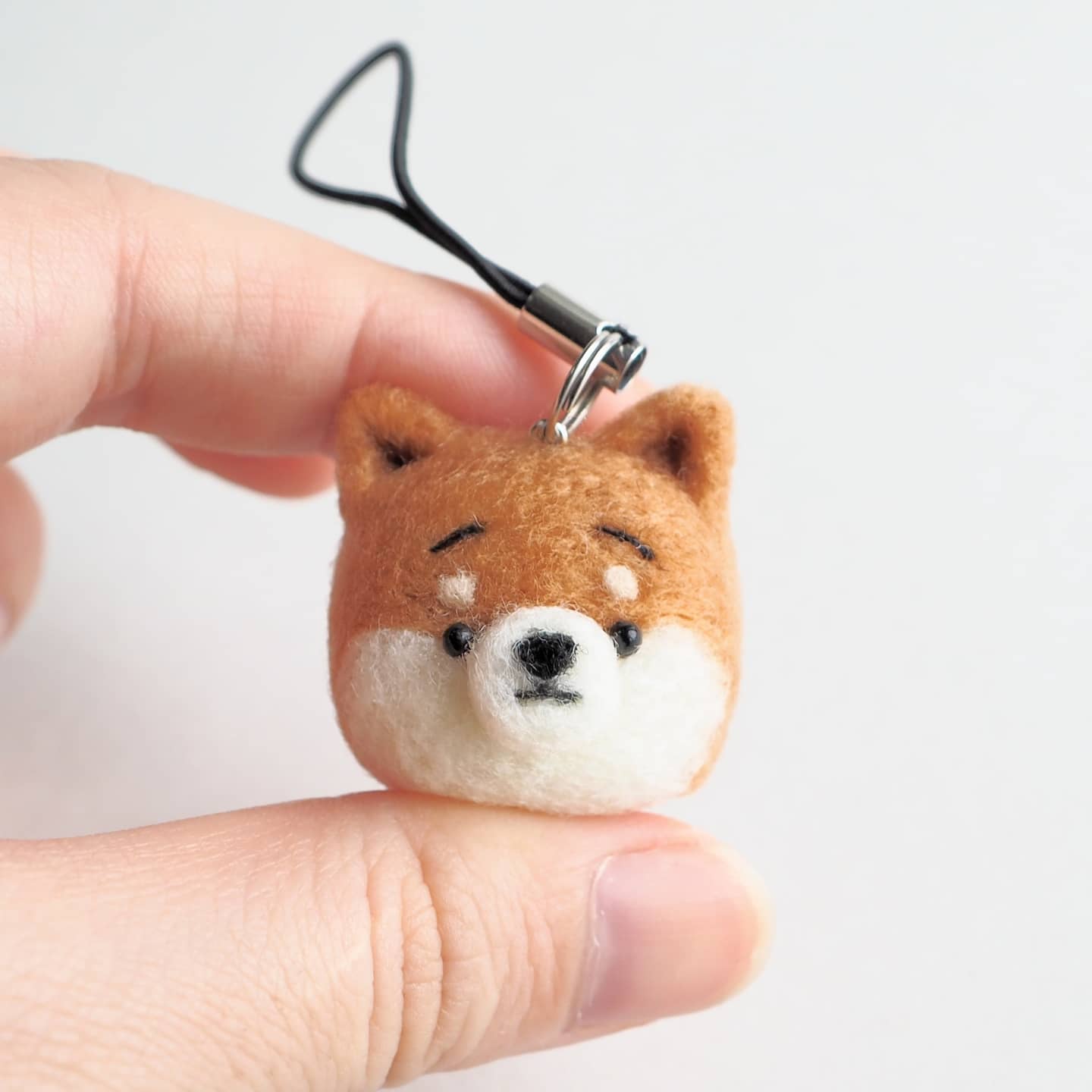 受注製作】まゆ柴犬(赤柴・黒柴・白柴)携帯クリーナーストラップ 羊毛