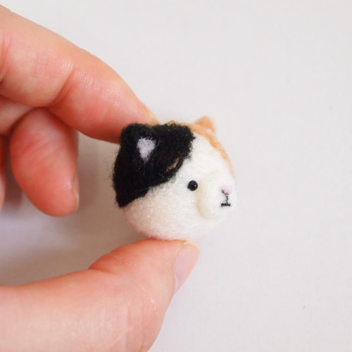 受注製作】まゆ三毛猫(みけねこ) 携帯クリーナーストラップ 羊毛