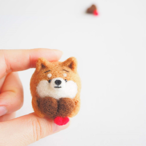 受注製作】ハートチョコを持つまゆ柴犬(赤柴・黒柴・白柴) 羊毛 